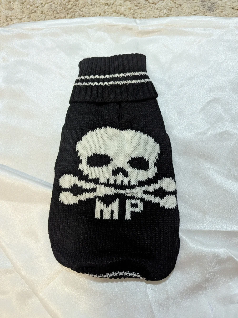 Black Skull Knit Dog Sweater - Design